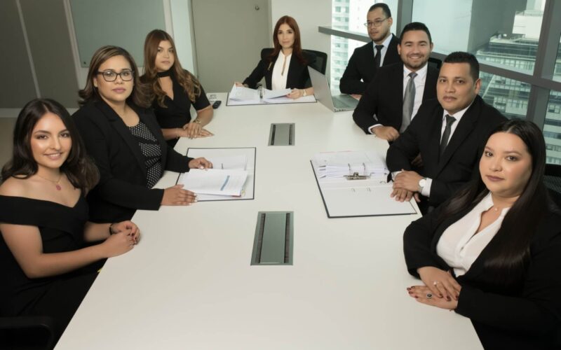 ¿Cómo afecta la violencia mediática a mujeres profesionales en Panamá?